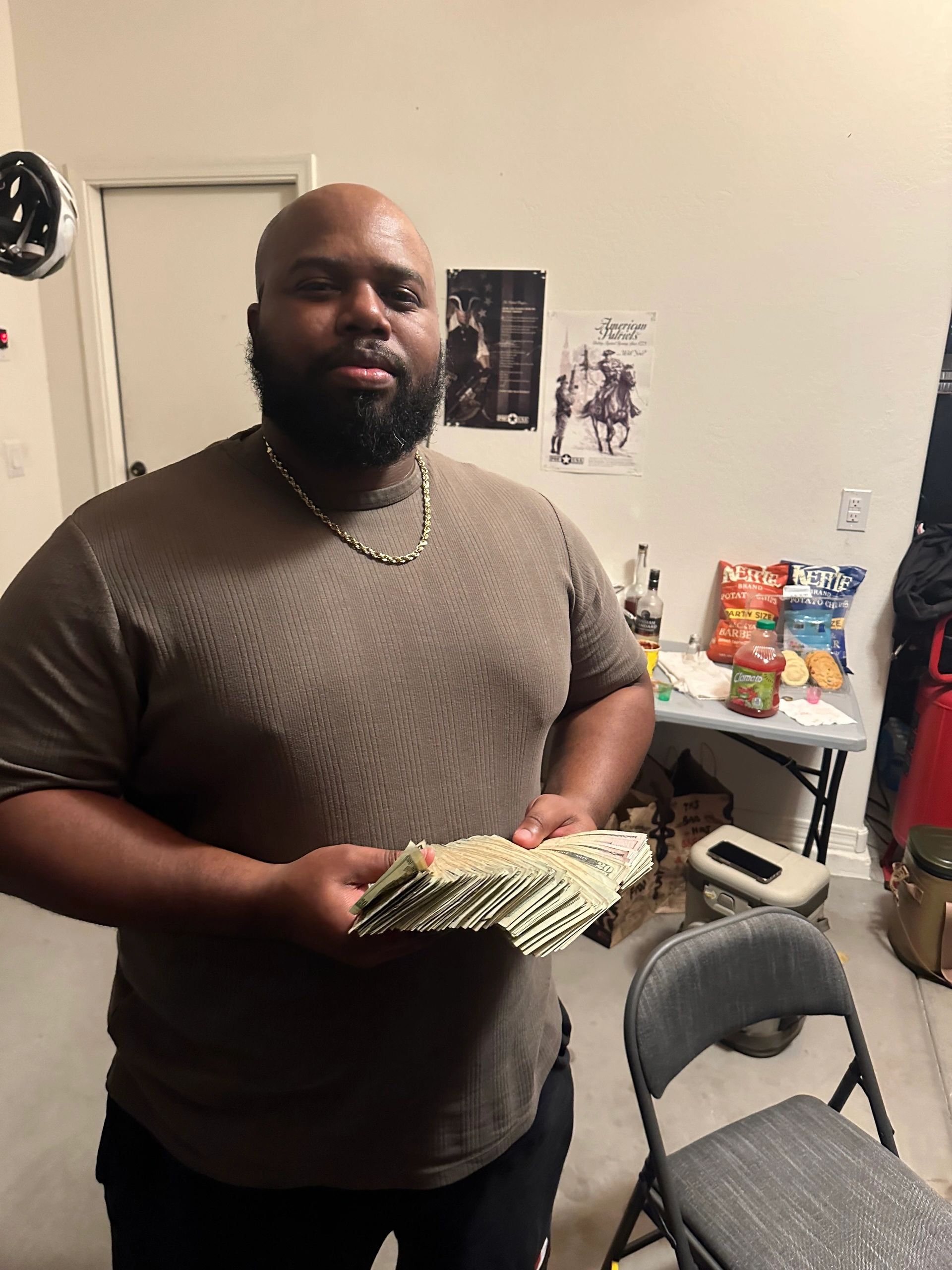 Player holding the winnings